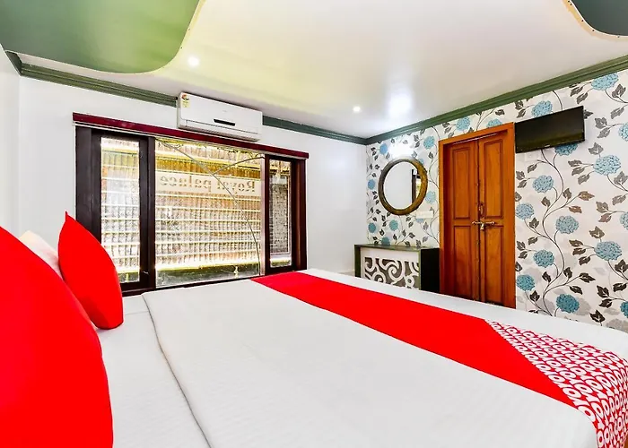 Oyo 23434 Royal Palace 4Bhk Premium Houseboat