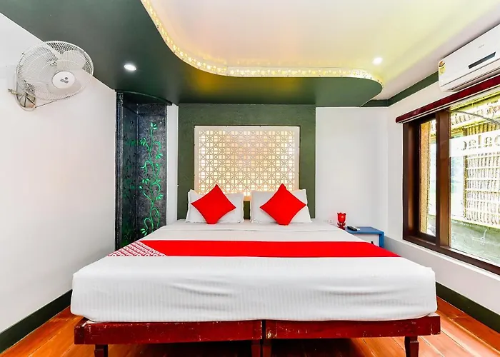 Oyo 23434 Royal Palace 4Bhk Premium Houseboat