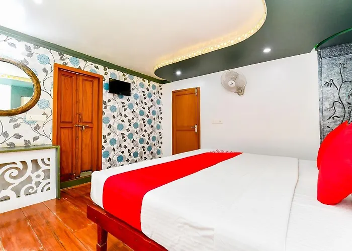 Oyo 23434 Royal Palace 4Bhk Premium Houseboat
