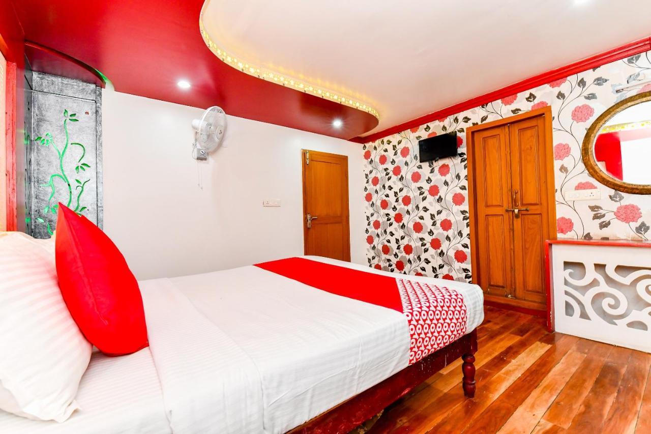 Hotel Oyo 23434 Royal Palace 4bhk Premium Houseboat