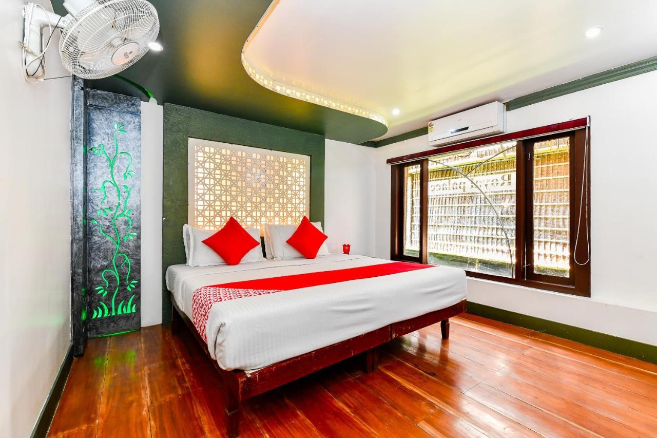 Oyo 23434 Royal Palace 4bhk Premium Houseboat Alappuzha