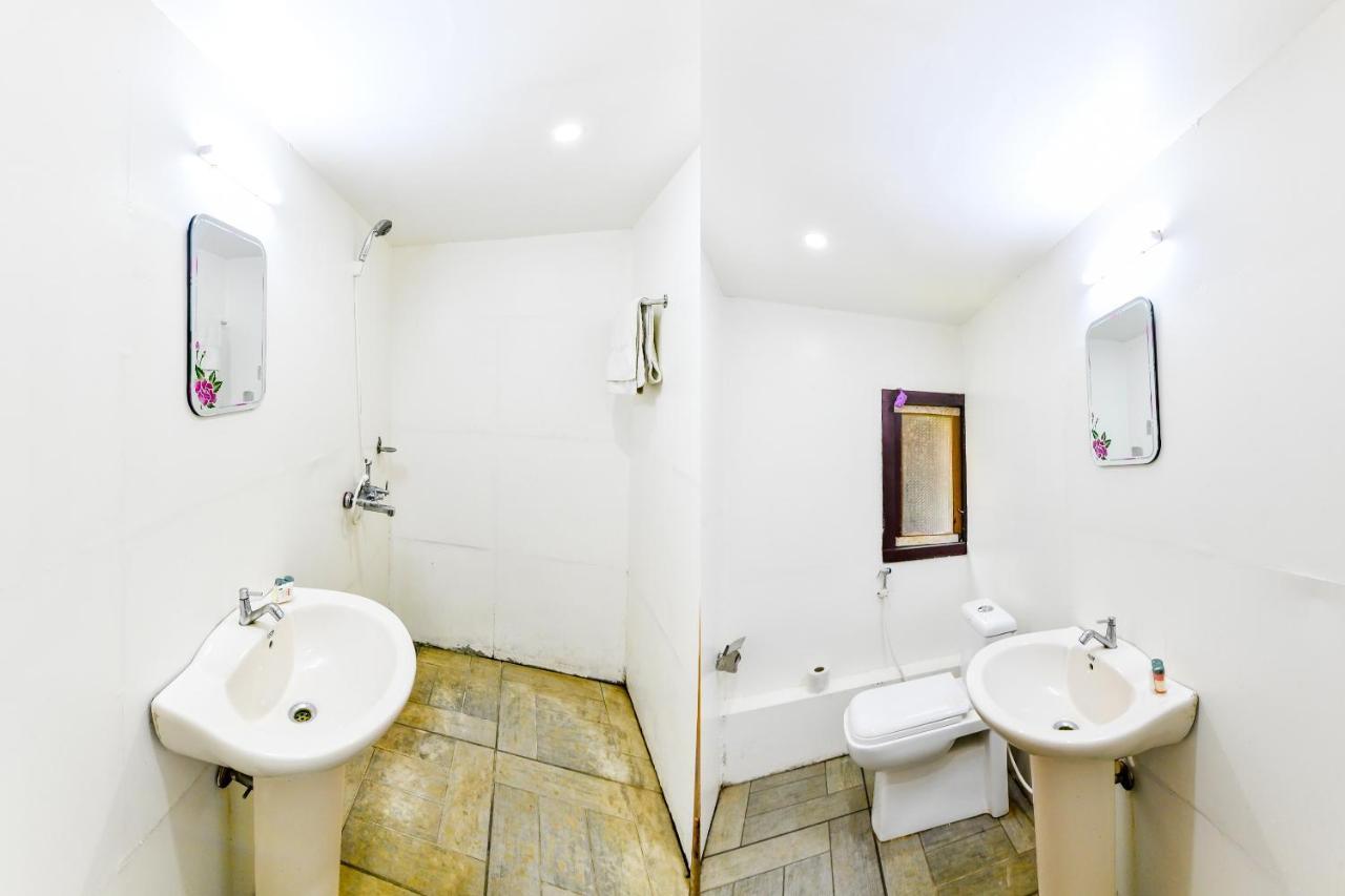 Oyo 23434 Royal Palace 4bhk Premium Houseboat