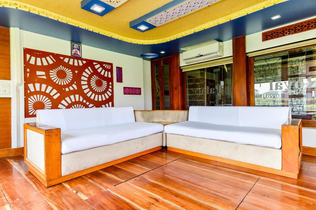 Oyo 23434 Royal Palace 4bhk Premium Houseboat Alappuzha
